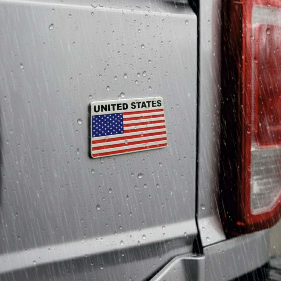 UNITED STATES FLAG Metal Logo Car Badge Emblem | 8cm x 5cm | All Vehicle Exterior Decorative Logo, Self-Adhesive