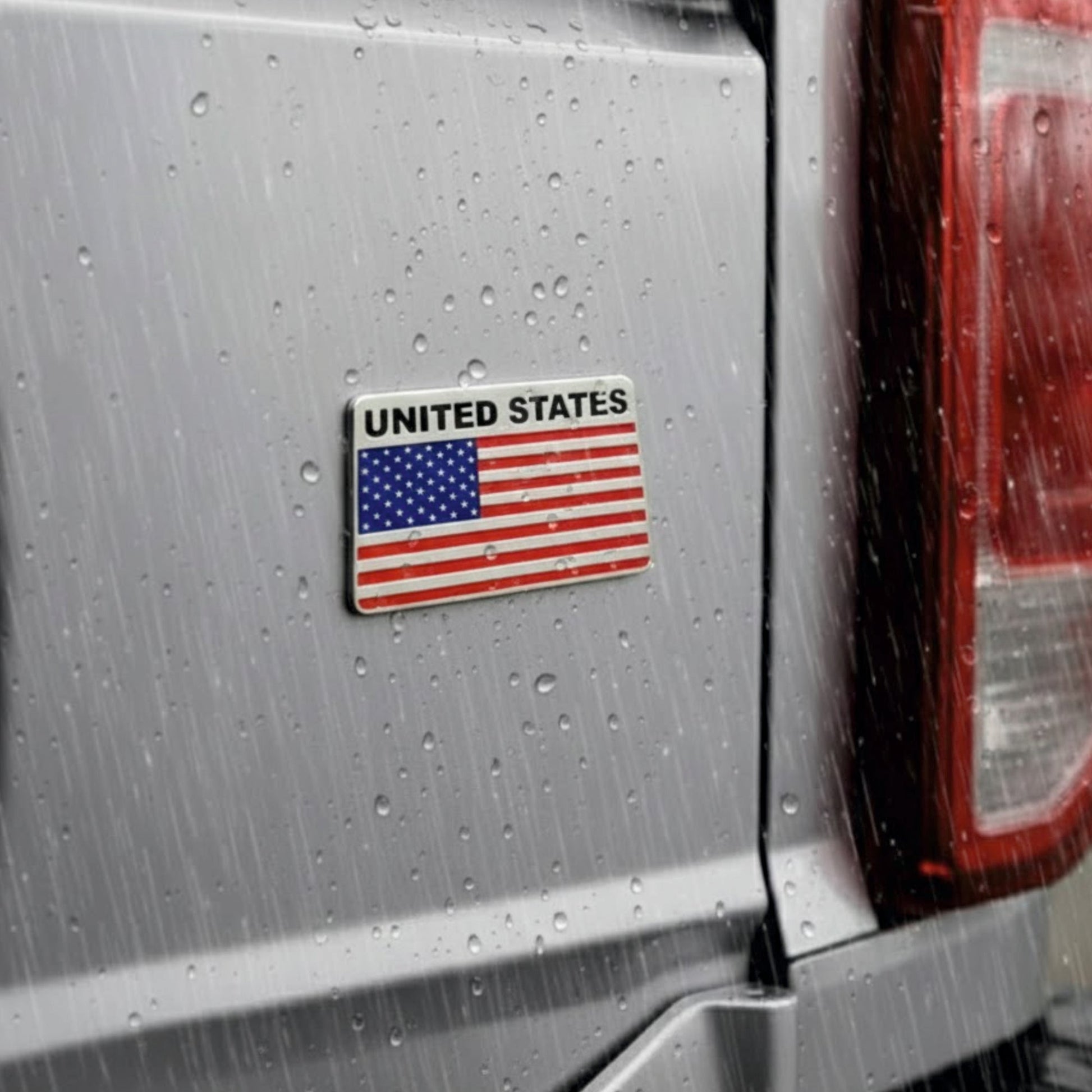 UNITED STATES FLAG Metal Logo Car Badge Emblem | 8cm x 5cm | All Vehicle Exterior Decorative Logo, Self - Adhesive - STICKER_UNITED_STATES